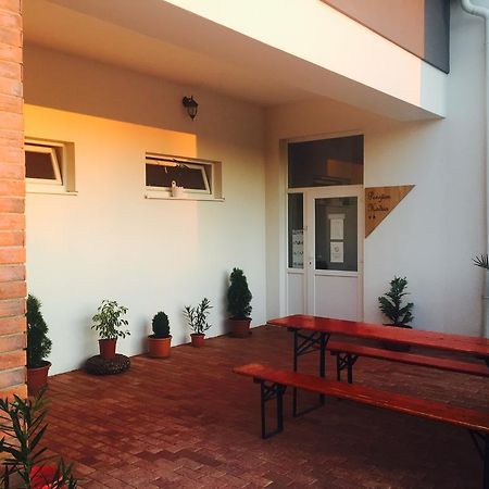 Guest House Hodus Vydrany Bagian luar foto