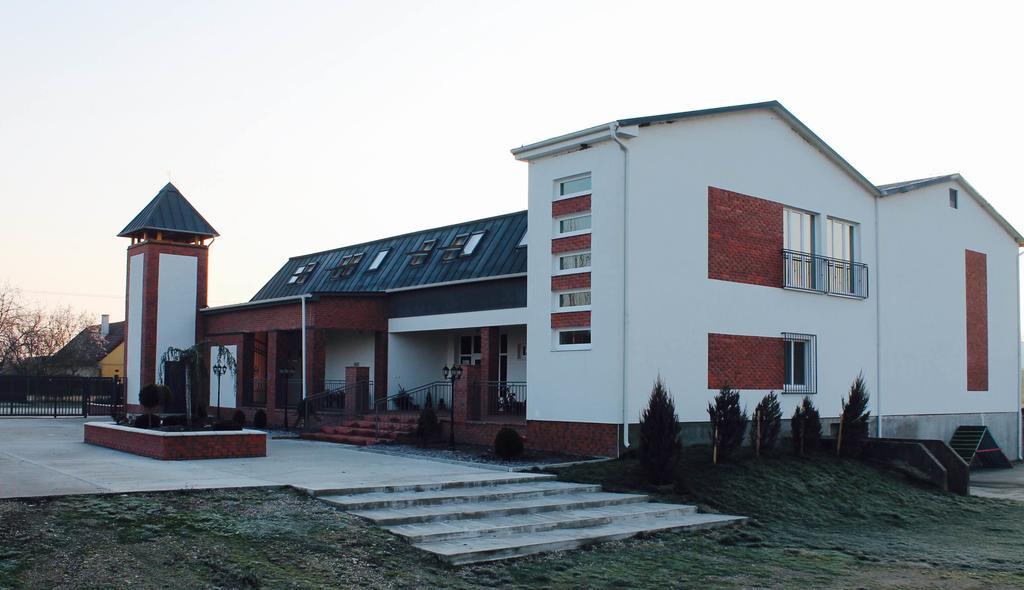 Guest House Hodus Vydrany Bagian luar foto
