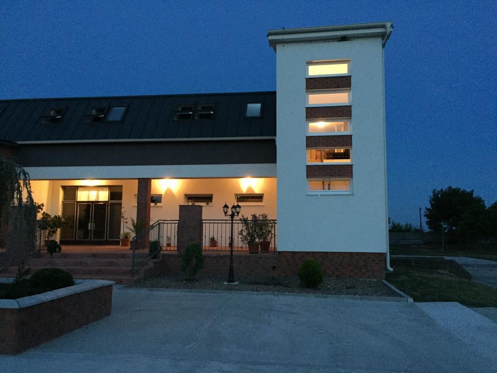 Guest House Hodus Vydrany Bagian luar foto