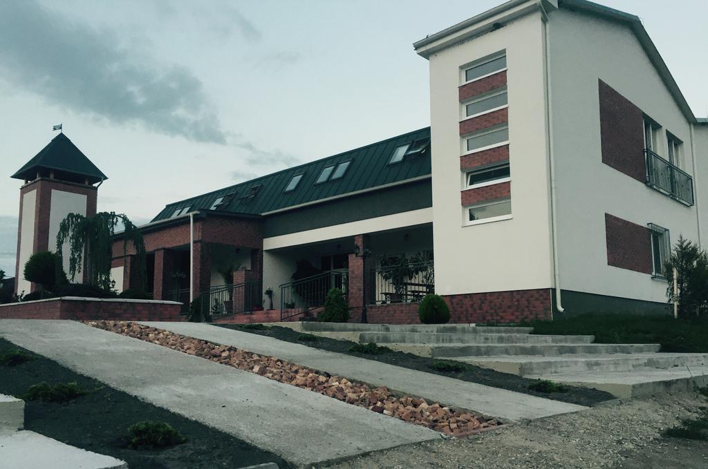 Guest House Hodus Vydrany Bagian luar foto